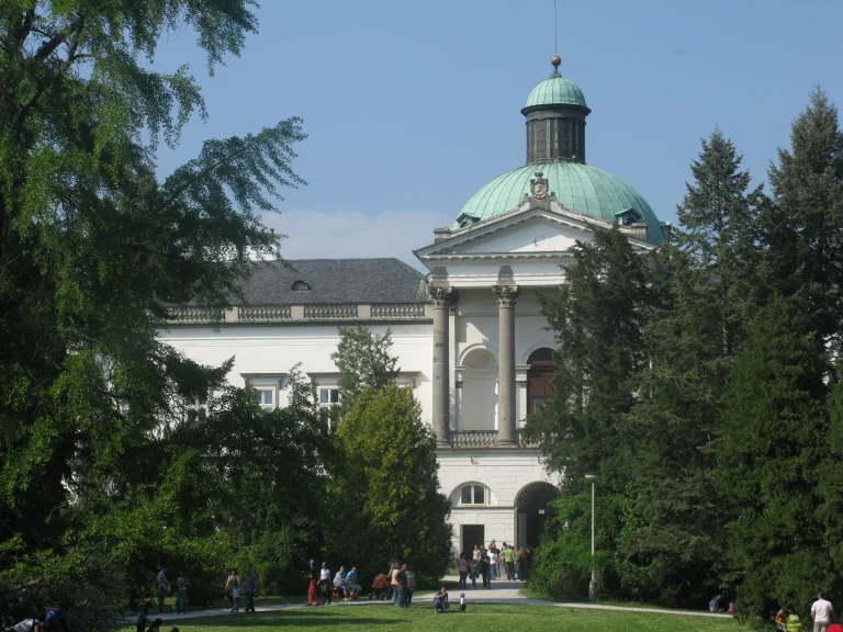 Kaštieľ Topoľčianky – história a park